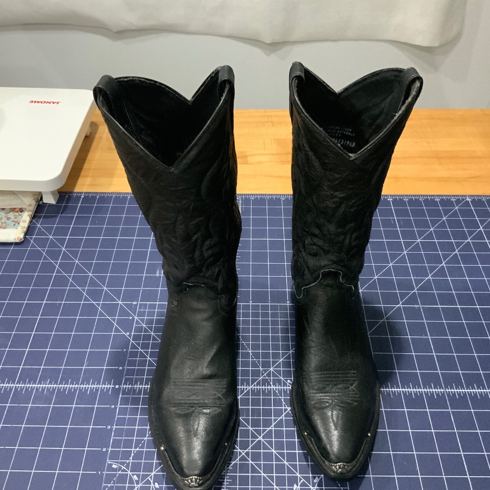 Men’s cowboy boots by Sage